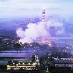 Imagen de la Fundición Ventanas de Codelco. En ella se aprecia la contaminación emanada por la misma