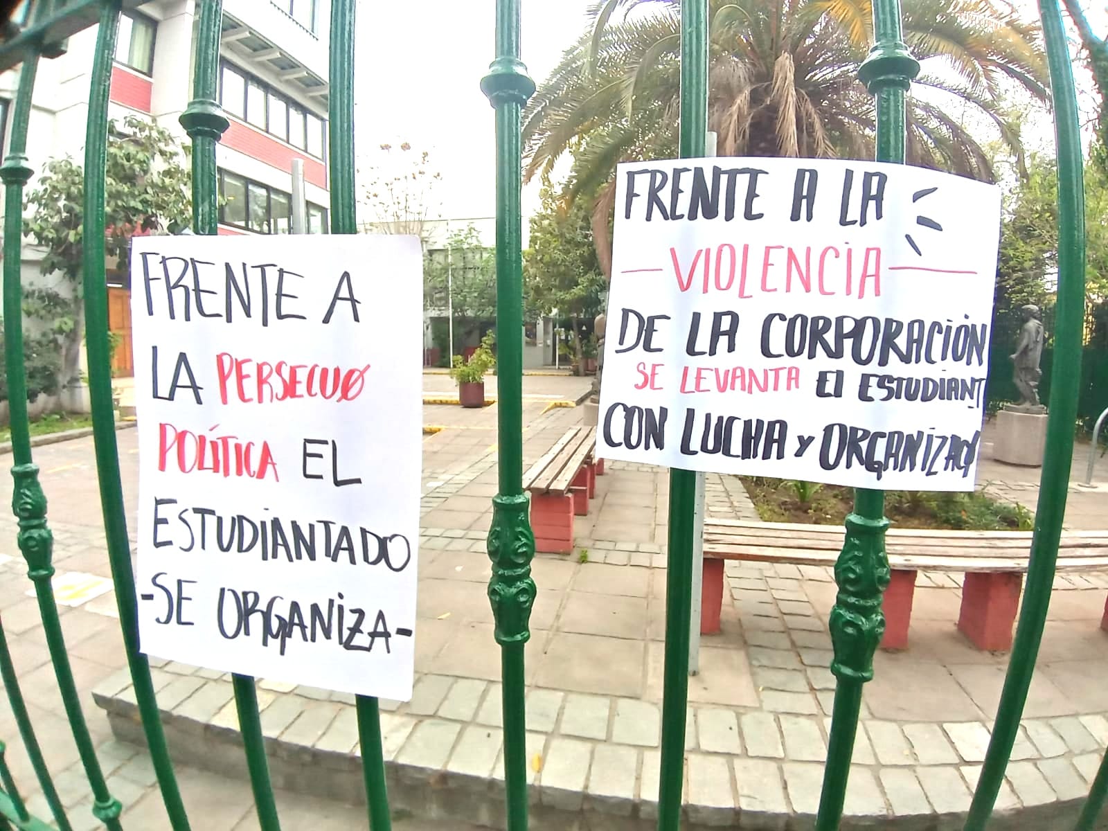 Liceo Carmela Carvajal de Providencia: expulsan a estudiantes secundarias por moderar una asamblea