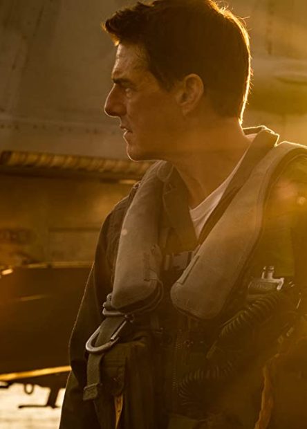 Pete "Maverick" Mitchell (Tom Cruise)