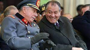 Pinochet y Aylwin sonriendo juntos