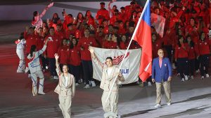 Team Chile entrando al desfile de la ceremonia de inauguración.
Abanderados: Kristel Köbrich y Esteban Grimalt.
resumen team chile