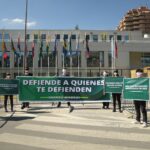 Jóvenes se manifiestan durante la inauguración de la COP de Escazú en Chile: Exigen mayor protección a los defensores ambientales