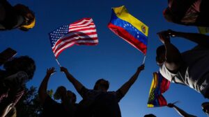 Banderas estadunidense y venezolana